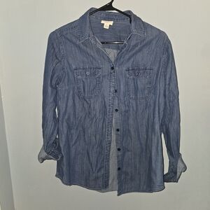 Medium St. John's Bay Classic Light Weight Button Long Sleeve Denim Shirt